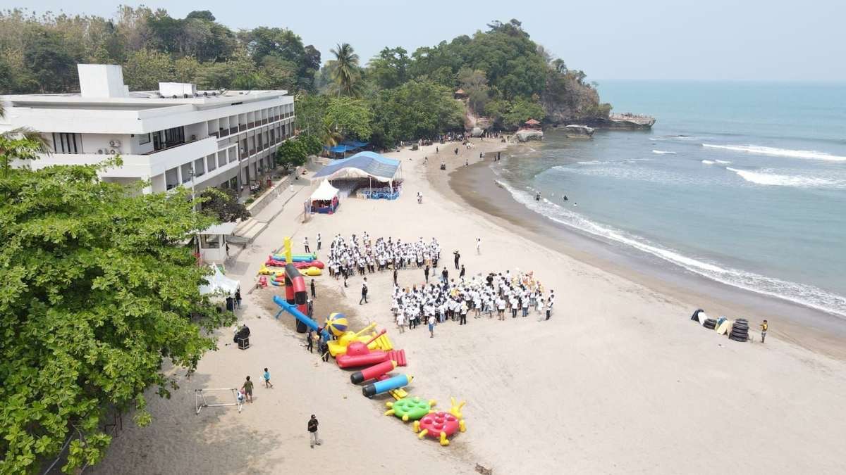 Dokumentasi gathering kantor di tempat wisata Bogor